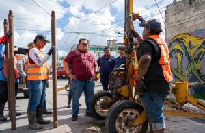Chacón entrega nueva máquina para desazolve de pozos en Cozumel