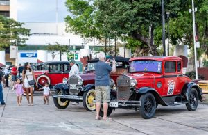 Magna exhibición de Autos Ford Modelo A y presentaciones artísticas fortalecen el turismo y la cultura en Cozumel