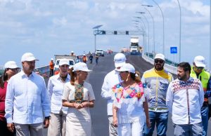 Supervisan Claudia Sheinbaum y Mara Lezama avances finales del puente Nichupté en Cancún